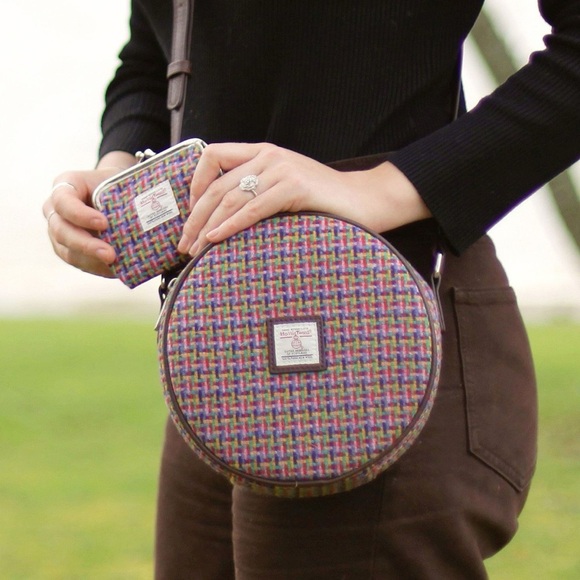 The Celtic Ranch Round Purple/Pink Bag ""Bannock"" with Harris Tweed - Picture 1 of 16